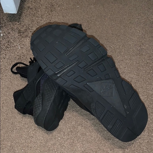 (SOLD) Nike all black Huaraches - Picture 3 of 3